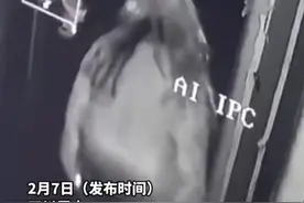 男子玩密室逃脱猥亵工作人员 一把抱住女孩做不雅动作 商家：当时已报警视频封面