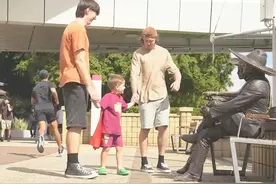 开心最重要，街头假铜人雕塑恶作剧 31 #路人视角 #街拍 #歪果仁视频封面