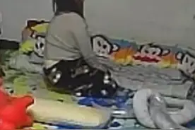 妈妈和外婆在一年内相继离世 #女子酒后看着妈妈遗像泪流不止#感人#感人瞬间  “外婆，你见到妈妈了吗”@罗妈妈 @罗妈妈（小号） （记者：夏奕炀）#罗妈妈 #母子情深视频封面