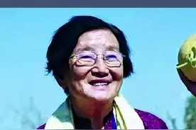 你能“吃瓜自由”都是因为她，“西瓜奶奶”吴明珠深耕瓜田62年，现在我国西瓜种植已不受季节地域限制。（编辑：石卓雅）#吴明珠 #西瓜奶奶 #吃瓜自由 #西瓜 #致敬了不起的她