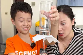 手不能碰杯子，取出下面的100元 #亲子游戏 #万万没想到 #科学小实验视频封面