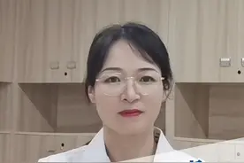 气温骤变湿热频换，嘴上易长水泡！给大家紧急提个醒：记好3个细节，提升免疫#医学科普 #硬核健康科普行动 #皮肤 #水泡 @皮肤科朱自荣 视频封面