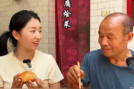 豆腐烩菜 陕西的豆腐烩菜，老豆腐吸饱汤汁，粉条裹满辣汁，白菜炖的软烂，酸辣鲜香，咕嘟咕嘟炖上一锅，再来勺油泼辣子，配着焦黄的馍吃到舔碗底。#新农人计划2025  #乡村美食 #星乡村星农人 #乡村守护人 #豆腐烩菜