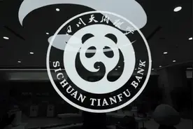 听保健讲座免费领礼品？看银行工作人员如何揭穿骗子伎俩！视频封面