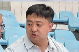 身份证开头对得上就能参赛?“苏超”这波操作太硬核！只要身份证号开头对应所在地区，即便如今已在外地生活工作，依然有资格代表家乡城市出战。参赛选手职业背景多元，既有青训教练、学校教师、企事业单位职员，也不乏厨师、空调维修工等各行各业从业者，真正体现了“全民参与”的赛事理念。