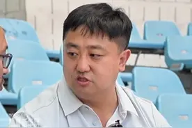 身份证开头对得上就能参赛?“苏超”这波操作太硬核！只要身份证号开头对应所在地区，即便如今已在外地生活工作，依然有资格代表家乡城市出战。参赛选手职业背景多元，既有青训教练、学校教师、企事业单位职员，也不乏厨师、空调维修工等各行各业从业者，真正体现了“全民参与”的赛事理念。