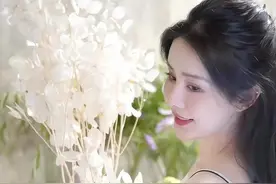 有网友好奇韦雪的三个孩子到底是谁在带，韦雪高情商回复视频封面