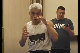 比赛进入倒计时！@张沛勉 盛力人和. 赛前适应性训练，今晚18点直播含水量测试和称重！#张沛勉VS萨姆A #ONE冠军赛视频封面