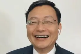 4月9日，李大霄谈中国资本市场维稳力量前所未有，说着说着就自信地笑了！视频封面