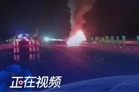 家属称小米SU7高速碰撞爆燃路段在修路 3月29日晚，安徽铜陵。三名女大学生从湖北自驾小米su7到安徽参加事业编考试，车辆在枞阳县德上高速池祁路段发生爆燃，车辆在高速行驶中撞击护栏后起火燃烧，最终导致车上3人身亡。视频封面