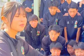 日本校园足球社团：学生自己的午餐 #日本 #校园 #足球 #午餐 #学生视频封面
