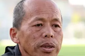 滑翔伞爱好者在祁连山飞行时，被云吸至海拔8598米后生还。55岁的当事人彭先生接受总台记者专访，介绍自己从遇险到脱险的过程。视频封面