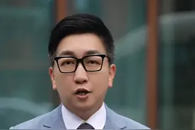 景德镇“鸡排哥”爆火网络！生活普普通通，但也乐在其中 #景德镇鸡排哥回应走红 #鸡排哥 #正能量