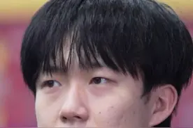 王楚钦：回看巴黎奥运会，依然觉得很艰难，但也通过这段经历越来越了解自己（央视频号：面对面）