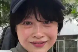 近日，安徽合肥。51岁女子素颜抗打似少女，网友：高自律的人生太燃了！#自律遇见更好的自己 #素颜视频封面