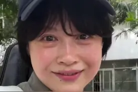 近日，安徽合肥。51岁女子素颜抗打似少女，网友：高自律的人生太燃了！#自律遇见更好的自己 #素颜视频封面