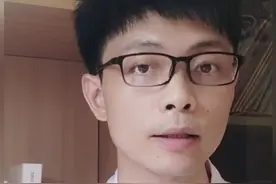 他达拉非天天吃会不会伤身？ 如果你是高血压、糖尿病导致勃起障碍，医生可能让你‌他达拉非低剂量每天吃‌！这叫‘规律治疗’，能改善血管内皮功能，长期反而有益健康！”#抖出健康知识宝藏 #鸣潮 #他达拉非 #他达拉非口溶膜 #他达拉非片视频封面