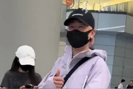 6月30日，#胡彦斌辟谣充电宝被机场没收 ：是同事的被收走了，心疼她一下下，教训尽量从别人身上学。视频封面