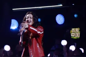 希林娜依・高演唱《热辣滚烫》同名主题曲：既然人生只活一次，就让生命滚烫到底！#秀我中国 #抖音新春直播季 #抖音小年夜晚会 #新年满分计划视频封面