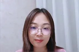 之前普通放疗是二维的，体表的形状代表靶区的形状。
精准放疗时代放疗的标记线和标记点，是为了保证放疗时和定位时体位一致，靶区准确，不代表肿瘤位置。
但标记线非常非常重要，一定要保持清晰#肺癌 #放疗 #定位 #科普视频封面