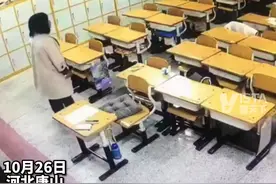10月26日，河北唐山。90后女教师深夜不休息，对着空教室练习讲课，校长：年轻教师有如此进取心，很感动。视频封面