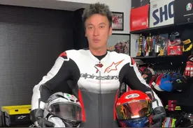 车骑得好不好另说，帅更重要嘛 #alpinestars  #a星连体  #supertechr视频封面
