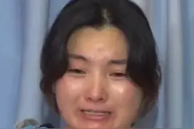 12岁女孩被继母生父虐待致死 生母泣诉：还没来得及说话 9月16日，福建莆田12岁女孩琪琪（化名）被继母和生父虐待致死案将二审开庭。9月15日，白女士接受大象新闻记者采访时回忆事发前的生活经历。白女士和被告刘某在2009年认识，次年结婚，2011年生下女儿，后来刘某抛弃母女消失了几个月，白女士独自一人带着女儿流浪生活。2014年刘某主动联系白女士，为了女儿可以上学，经过两人协商，最终白女士决定把女儿送到刘某那边生活，因为刘某组建了新的家庭，白女士也逐渐减少了联系，没想到2024年再次得到女儿的消息，迎来的却是女儿去世的噩耗。#当事人会客厅 #当事人在抖音 @刘思琪妈妈