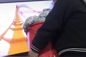 东莞爸爸在家一台电视一个水桶，带宝宝体验虚拟过山，网友：好玩！就是有点儿费爸爸😂#爸爸带娃 #亲子 #过山车视频封面