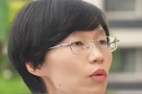 吹空调得肺炎变“白肺”？医生提醒，开启久未清洗的空调，需警惕军团菌。（央视频号：新闻来了）视频封面