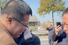 12月2日，浙江丽水，与家人离散46年后终于团圆，杨海的生父生母已离世，兄妹四人相拥落泪……#山东dou知道 #寻亲 #正能量视频封面