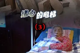 成都市龙泉驿区，老旧小区加装电梯，使用一年半后却遭一楼住户封堵。一楼住户表示，业主代表和自己有矛盾，他以安装电梯的名义破坏了自己窗户上的水泥板。业主代表称这只是一句借口。视频封面