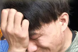 6岁被骗走卖花，15岁被收养到美国，小伙离家23年后跨国找到家人：小时候送出去的花，都送回来了。视频封面