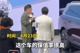 黄渤后悔问界M9买早了 2025上海国际车展余承东直播，余总带马东黄渤看 2025款问界M9，黄渤后悔车买早了，余承东：照顾老车主，可以升级！#余承东  #问界  #2025上海车展  #余承东马东黄渤  #2025款问界M9视频封面