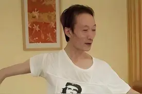 同样是杨丽萍精心挑选的四位徒弟，有人44岁高楼坠亡， 有人48岁年入百万却无人敢嫁#杨丽萍 #小彩旗  #王迪 #郭冷   #2025靠什么过年视频封面