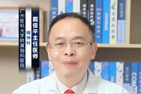 遭受过重大打击的人会有什么心理问题？ #涨知识 遭受过重大打击的人可能会面临一系列的心理问题，这些问题可能因人而异，但通常包括以下几个方面：
第一，创伤后应激障碍（PTSD）：这是一种由于经历或目睹极端、恐怖或生命威胁事件后出现的心理反应。患者可能会反复经历创伤事件的闪回，对与创伤相关的事物产生回避心理，并出现持续的警觉性增高，如易怒、失眠等。
第二，情感反应迟钝或情绪低落：遭受重大打击后，个体可能长时间陷入情感低谷，对周围事物失去兴趣，感到绝望、沮丧，甚至出现情感麻木的状态。
第三，焦虑和抑郁：持续的负面情绪可能导致焦虑和抑郁症状的出现。患者可能感到无法摆脱的紧张和不安，对未来失去信心，甚至出现自杀念头。
第四，自我认知的改变：经历重大打击后，个体的自我认知可能受到影响，出现自卑、自责等负面情绪，甚至产生自我厌恶和自残行为。
第五，人际关系障碍：由于心理创伤，个体可能在人际交往中表现出冷漠、退缩或攻击性行为，难以建立和维护健康的人际关系。
第六，生理反应：心理创伤还可能导致一系列的生理反应，如失眠、食欲不振、体重下降或增加、免疫系统功能下降等，这些生理反应进一步加剧了心理问题的复杂性。
需要注意的是，每个人的心理承受能力和反应方式不同，因此遭受重大打击后的心理反应也会有所差异。面对这些问题，及时寻求专业的心理咨询和治疗是非常重要的。#硬核健康科普行动  @创作灵感小助手视频封面