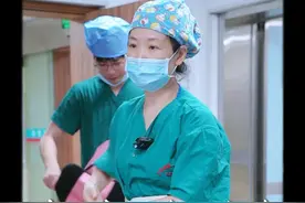 进介入手术室之前 我要做些什么？#介入手术 #手术室日常 #医生的日常 #脑血管病专家何旭英主任视频封面