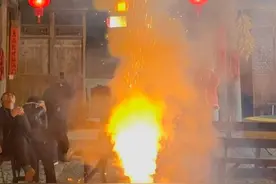 大合集（下集） 记录一下有300多年历史，4000多平米的四合院，从沉迷三十几年到灯火璀璨的过程！#四合院 #农村生活 #解压 @DOU+小助手 @菊圣 @大毛和姑姑