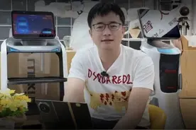 马斯克的机器人背后是真人遥控吗？我在这里提出几个疑点，大家觉得呢#跟傅盛学AI #AIGC #大有学问 #特斯拉发布会 #马斯克 