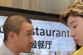 原来在国外是这样给小费的！#英语 #英语口语视频封面