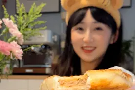 我负责早起做早餐，她负责赖床半小时#有人给你做饭是一种幸福 #发面肉饼 #闺蜜 #早餐视频封面