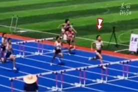 破纪录了！温州女生董嘉欣13.61秒夺得女子100米栏冠军，已经被北京大学录取！（来源：@run跑）#浙江dou知道 视频封面