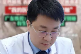 购物小票藏危机，乳腺癌患者需警惕，医生做出提醒！ #抖出健康知识宝藏 #健康无畏自在如她  #她们的精选视频封面
