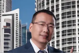 到了新加坡啥毛病也没有了，地铁喝水罚上千违规抽烟罚上万#新加坡 #老储的生活日记