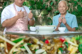 黄辣丁买回家啊，你就像我这样做，鱼肉细嫩，汤鲜味美，巴适得板