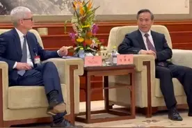 贸促会会长任鸿斌会见苹果公司CEO库克，共话中国提振消费行动 视频封面