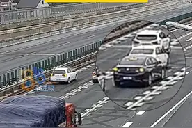 小车突然减速连续变道，致后方事故后直接下了高速，司机：当时没看到（供稿：杭州高速交警）#浙江dou知道 #高速视频封面