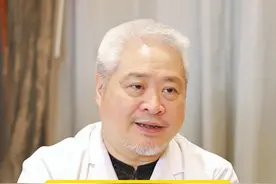 #脚气 又痒又臭，千万别想着倒风油精！跟着医生这样做，很简单！#糜烂型脚气 #硬核健康科普行动  #脚气用什么药