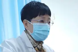 大姐下面有异物，站起来子宫就掉出 #硬核健康科普行动   #子宫脱垂 #脱垂 #女性健康#盆底肌