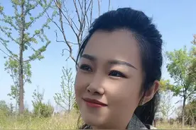 我就是我，一身傲骨，随性洒脱。不刻意讨好谁，也不会看不起谁，众生平等。我就是我，至于你怎么看我，无所谓#我就是我 #随心文案 #情感共鸣视频封面