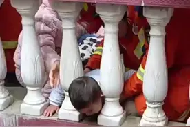 消防员：不论救援还是哄娃，我都是专业的！ #儿童安全#你好2025#你可以永远相信中国消防@郴州消防视频封面